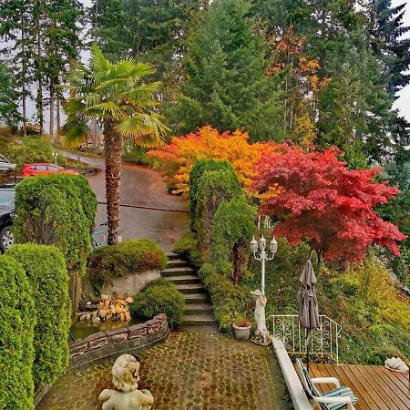 Walkon Waterfront Castle Cove Inn Chemainus Exterior foto